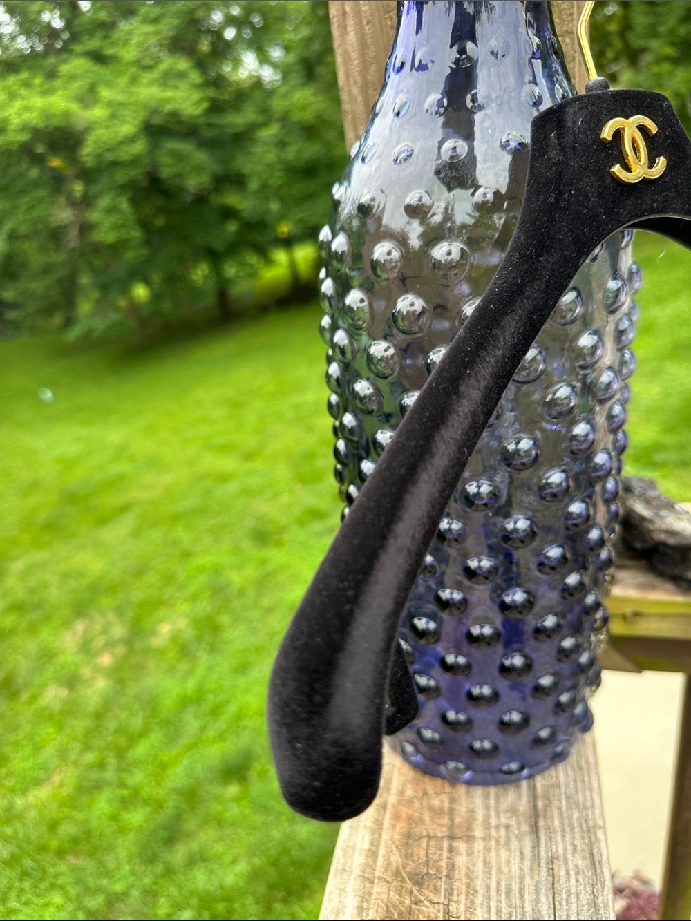 CHANEL Black Velvet Hanger with Gold CC Vintage - Picture 5 of 8